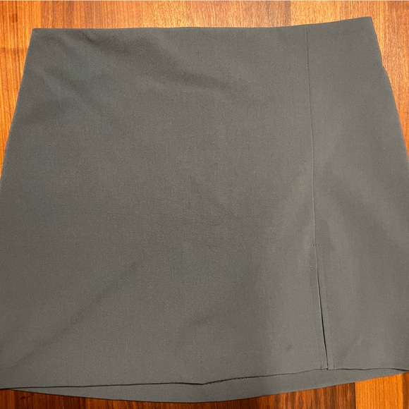 Aritzia Tatiana skirt - Picture 3 of 4